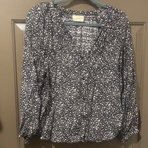 Universal Thread Black and White Floral Blouse